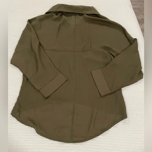 Unbranded women’s green blouse size medium - Picture 3 of 4
